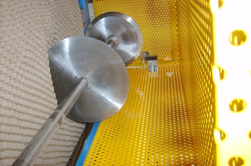 全自动拉伸机纵刀工作