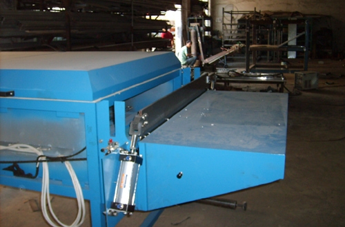 自动拉伸机纵刀